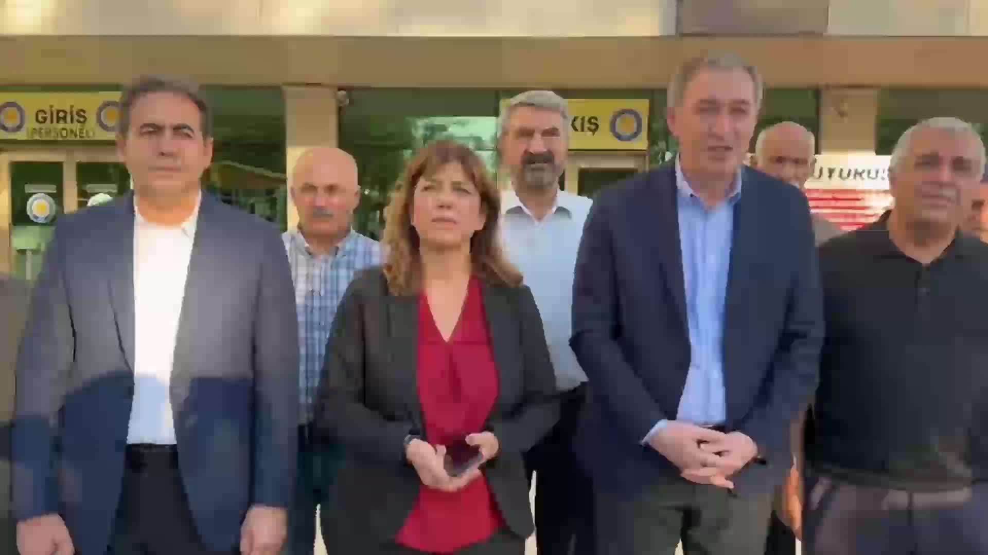 Tuncer Bakırhan, Dicle Üniversitesi Hastanesi'nde İsmail Beşikçi’yi ziyaret etti